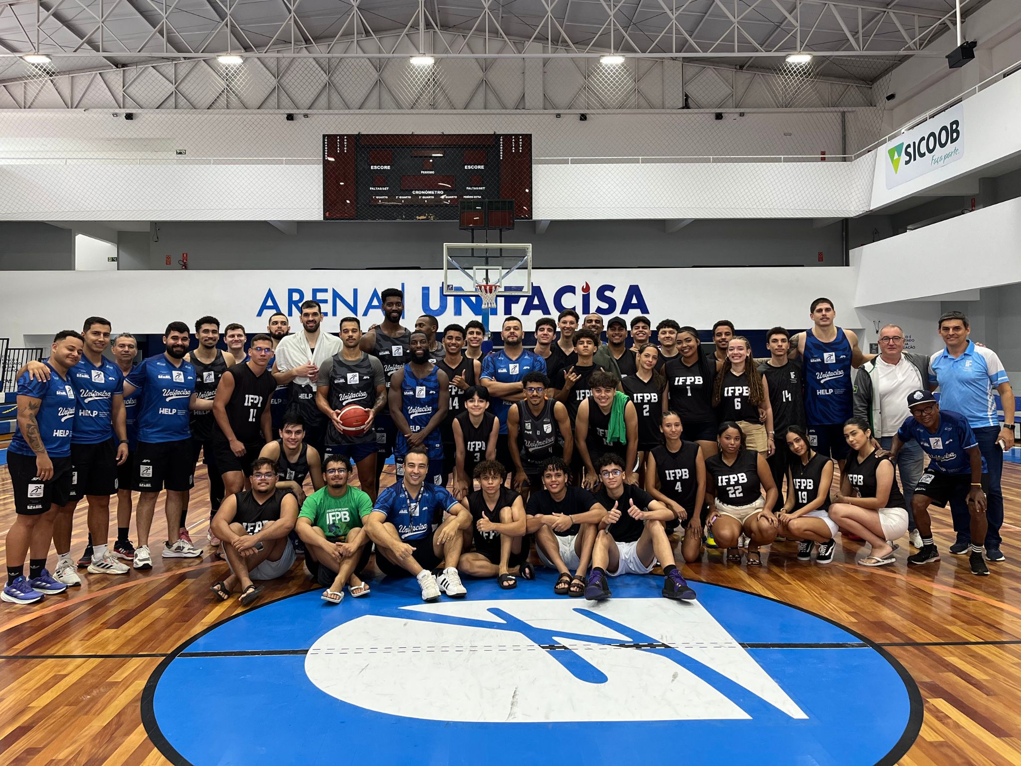 Basquete Unifacisa recebe alunos de escola pública em treino de pré-temporada 
