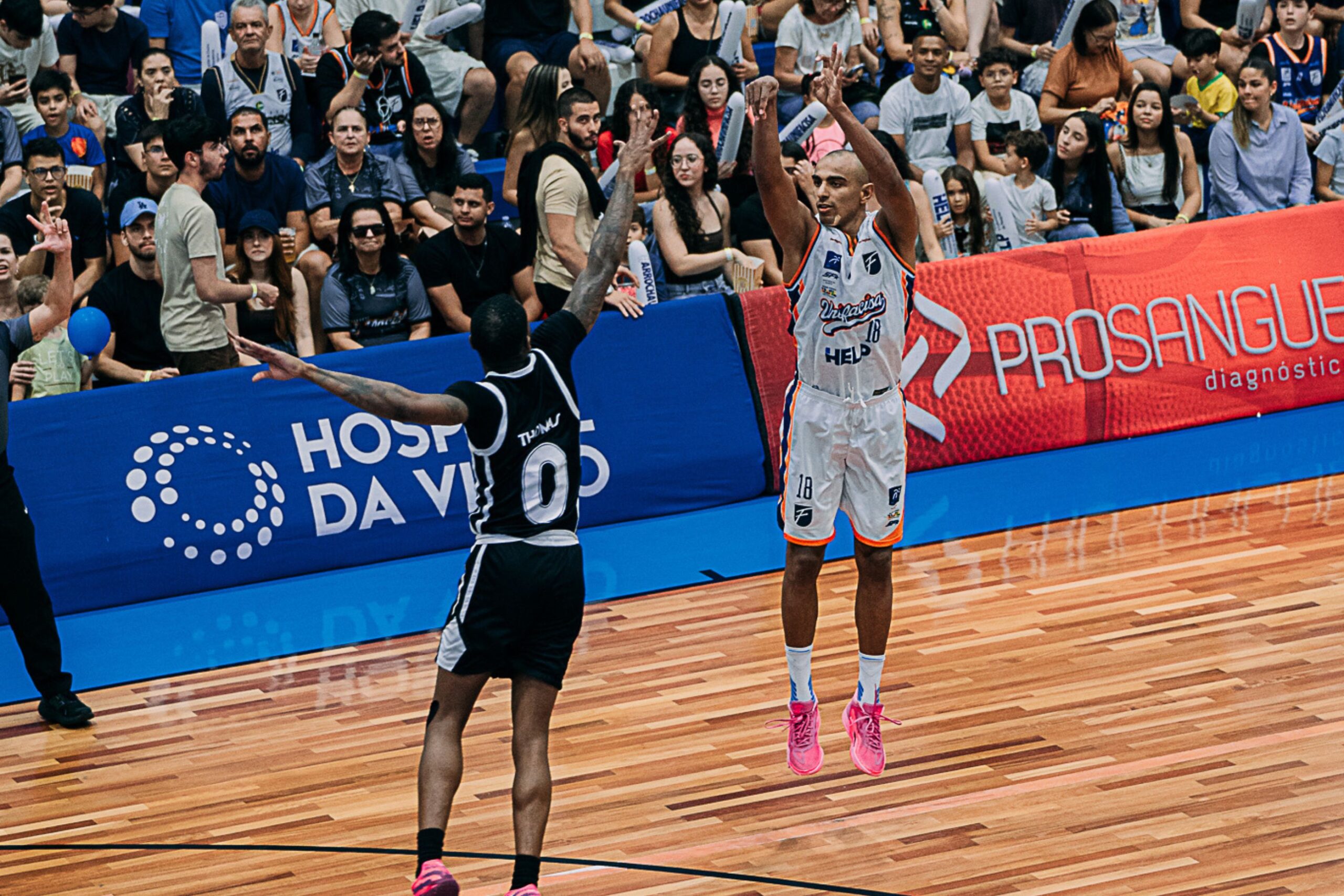 Jimmy atinge marca de 600 bolas de três na carreira 